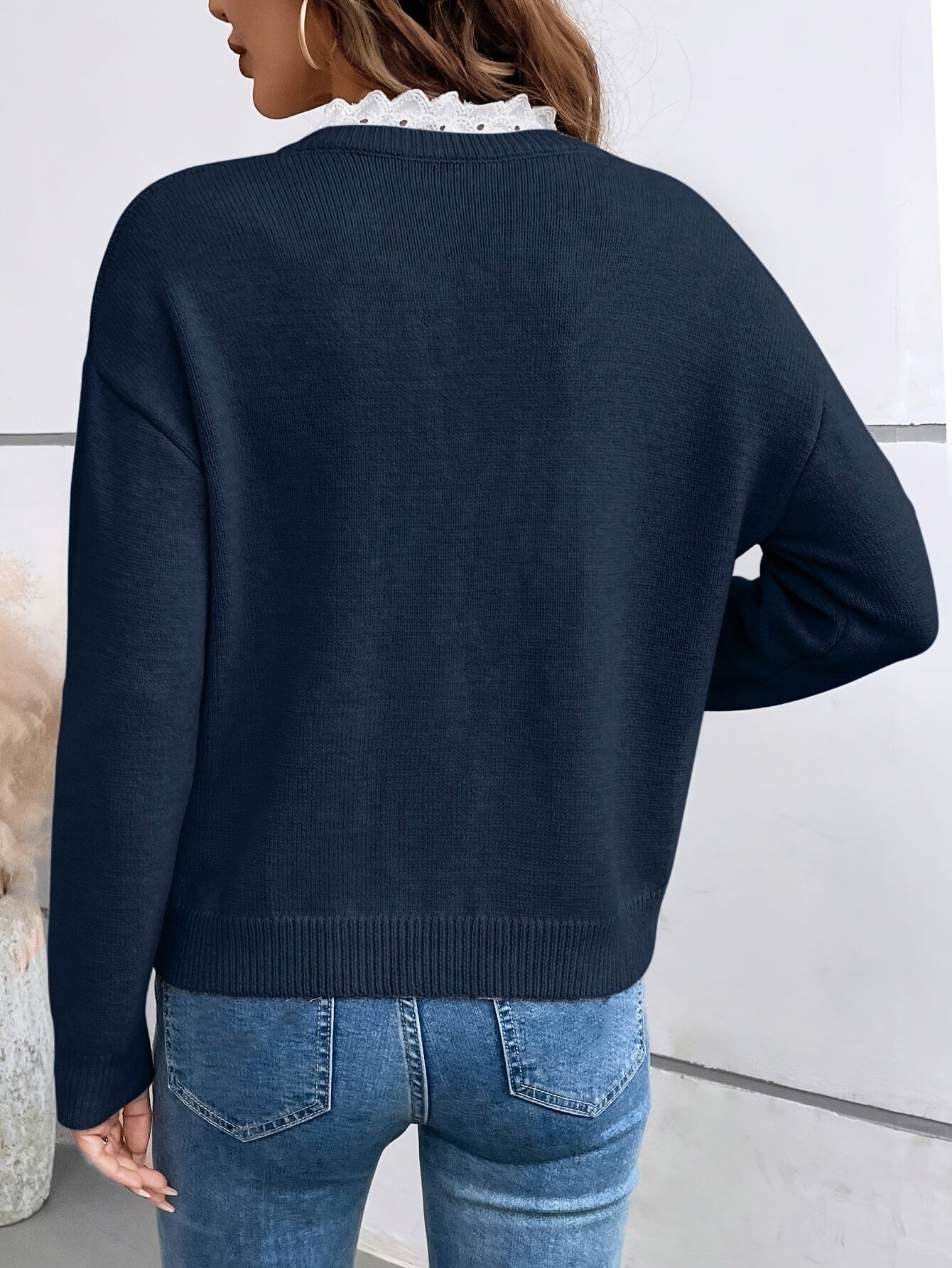 Wójcik™ | Sweter z koronkowym detalem